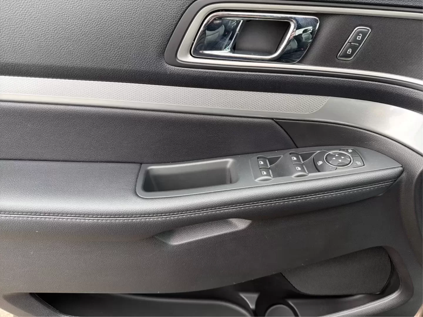 2016 Ford Explorer XLT (1FM5K8D89GG) with an EcoBoost 2.3L I-4 gasoline direct injection engine, 6-Speed Automatic transmission, located at 1951 S Dayton Lakeview Rd., New Carlisle, OH, 45344, (937) 908-9800, 39.890999, -84.050255 - Looking for a versatile and reliable vehicle that can accommodate your family adventures, weekend getaways, and daily commutes? Look no further than the 2016 Ford Explorer XLT, available now at Advantage Car and Credit in New Carlisle, OH. With a spacious interior and advanced technology features, t - Photo#19