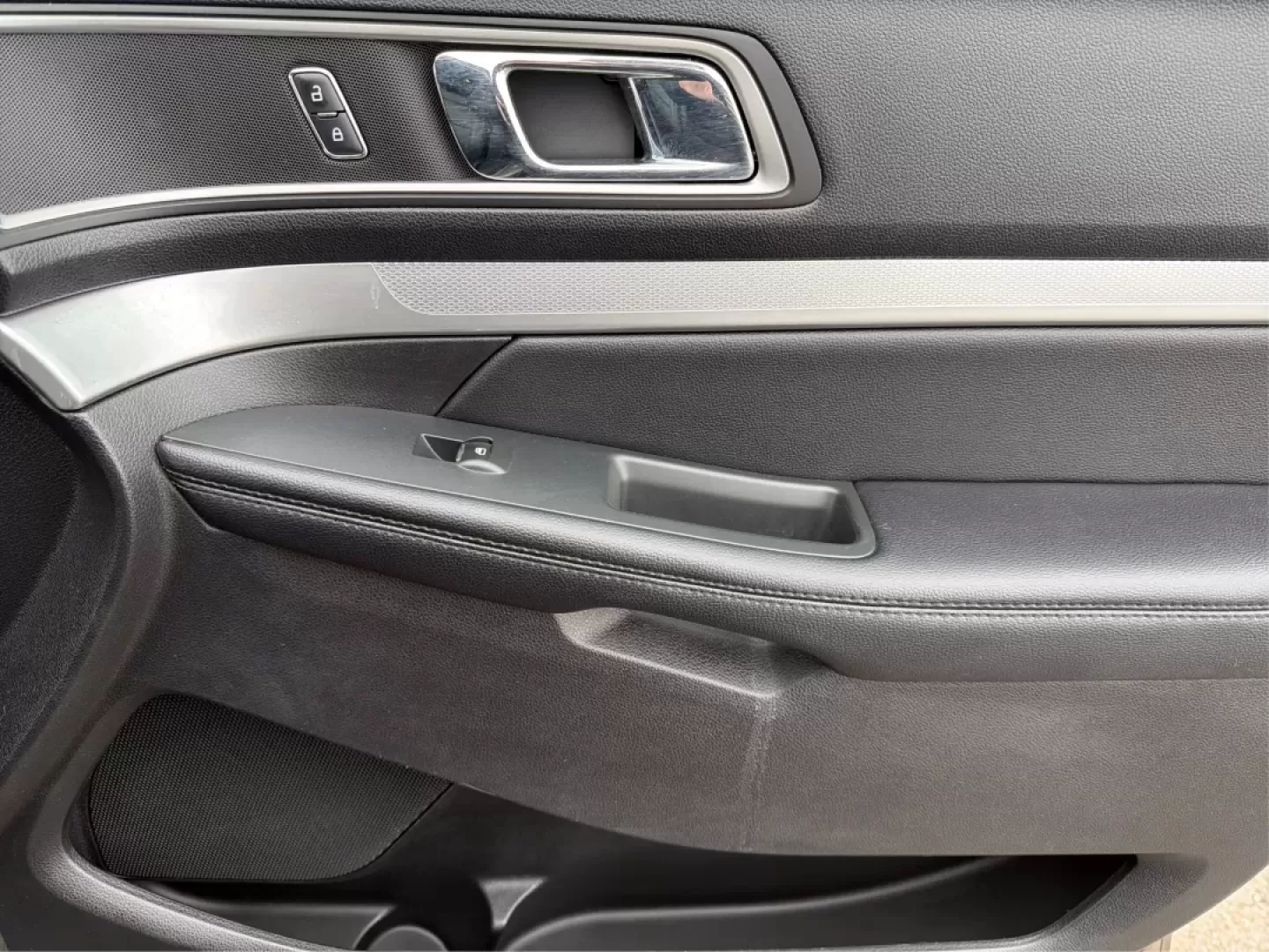 2016 Ford Explorer XLT (1FM5K8D89GG) with an EcoBoost 2.3L I-4 gasoline direct injection engine, 6-Speed Automatic transmission, located at 1951 S Dayton Lakeview Rd., New Carlisle, OH, 45344, (937) 908-9800, 39.890999, -84.050255 - Looking for a versatile and reliable vehicle that can accommodate your family adventures, weekend getaways, and daily commutes? Look no further than the 2016 Ford Explorer XLT, available now at Advantage Car and Credit in New Carlisle, OH. With a spacious interior and advanced technology features, t - Photo#20