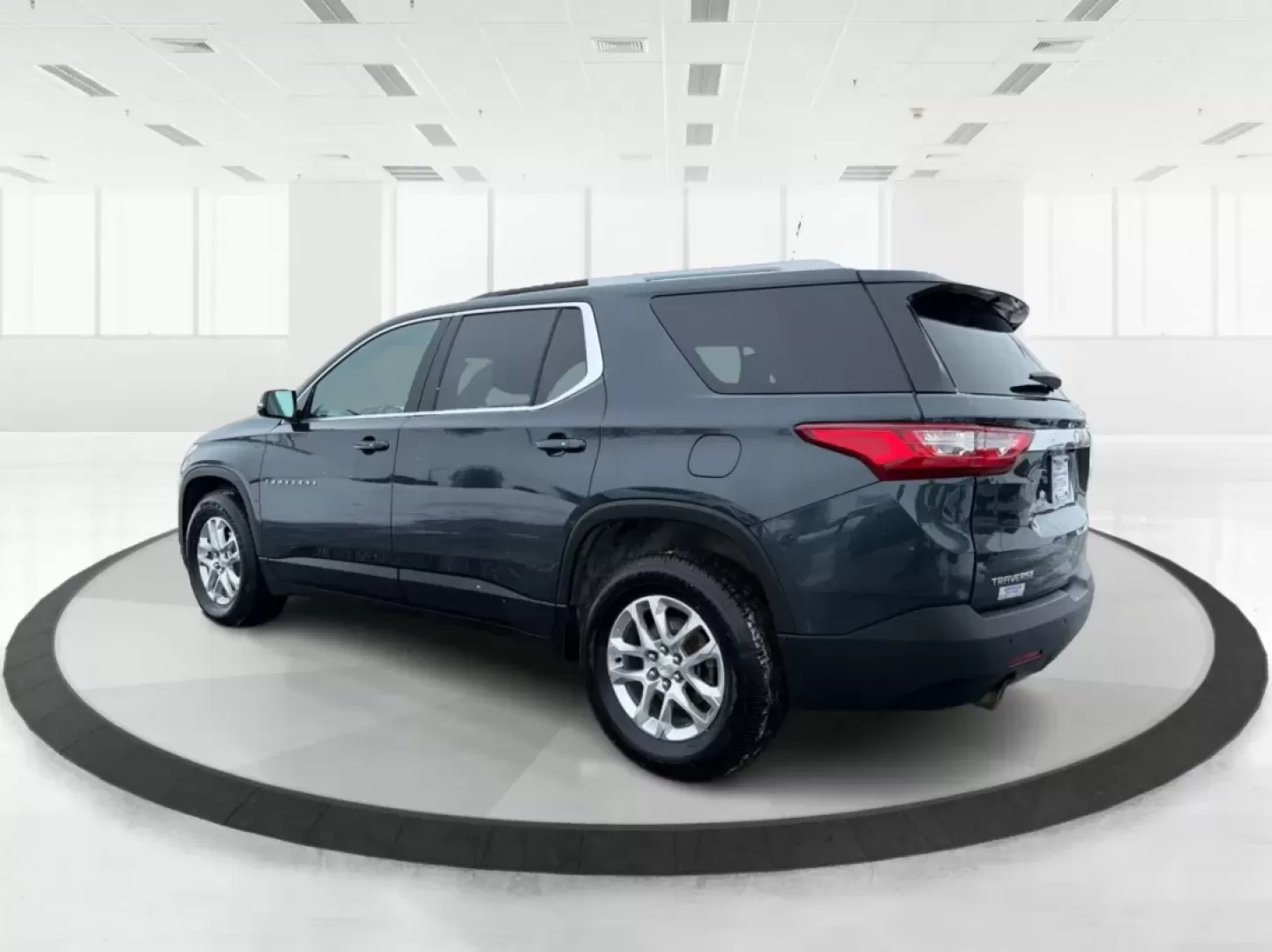 2018 Chevrolet Traverse 1LT (1GNERGKW2JJ) with an 3.6L V-6 gasoline direct injection engine, 9A transmission, located at 1951 S Dayton Lakeview Rd., New Carlisle, OH, 45344, (937) 908-9800, 39.890999, -84.050255 - **Conquer Every Adventure with the 2018 Chevrolet Traverse!** <br /> <br /> Are you ready to embark on exhilarating weekend getaways or tackle the daily grind with the perfect blend of comfort and reliability? Look no further than this stunning 2018 Chevrolet Traverse at Advantage Car and Credit in - Photo#4