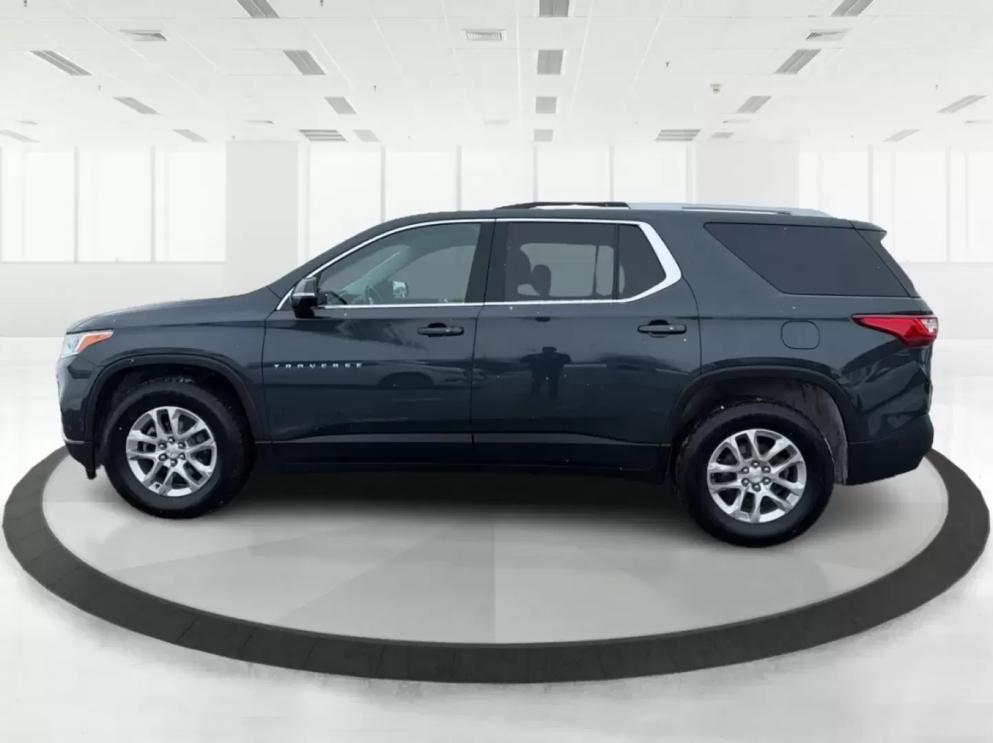 2018 Chevrolet Traverse 1LT (1GNERGKW2JJ) with an 3.6L V-6 gasoline direct injection engine, 9A transmission, located at 1951 S Dayton Lakeview Rd., New Carlisle, OH, 45344, (937) 908-9800, 39.890999, -84.050255 - **Conquer Every Adventure with the 2018 Chevrolet Traverse!** <br /> <br /> Are you ready to embark on exhilarating weekend getaways or tackle the daily grind with the perfect blend of comfort and reliability? Look no further than this stunning 2018 Chevrolet Traverse at Advantage Car and Credit in - Photo#5