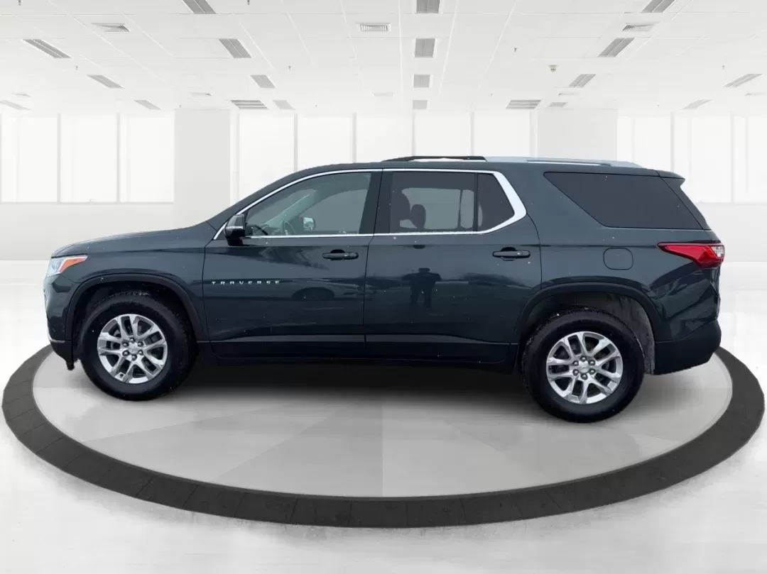 2018 Chevrolet Traverse 1LT (1GNERGKW2JJ) with an 3.6L V-6 gasoline direct injection engine, 9A transmission, located at 1951 S Dayton Lakeview Rd., New Carlisle, OH, 45344, (937) 908-9800, 39.890999, -84.050255 - **Conquer Every Adventure with the 2018 Chevrolet Traverse!** <br /> <br /> Are you ready to embark on exhilarating weekend getaways or tackle the daily grind with the perfect blend of comfort and reliability? Look no further than this stunning 2018 Chevrolet Traverse at Advantage Car and Credit in - Photo#5