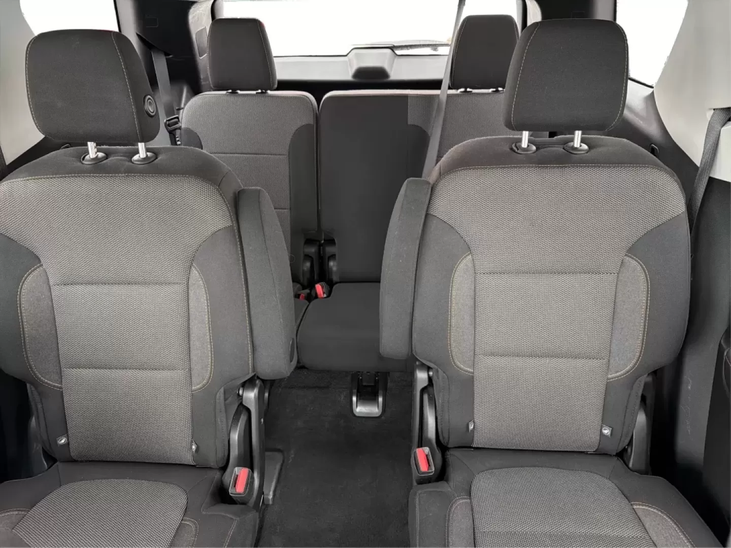 2018 Chevrolet Traverse 1LT (1GNERGKW2JJ) with an 3.6L V-6 gasoline direct injection engine, 9A transmission, located at 1951 S Dayton Lakeview Rd., New Carlisle, OH, 45344, (937) 908-9800, 39.890999, -84.050255 - **Conquer Every Adventure with the 2018 Chevrolet Traverse!** <br /> <br /> Are you ready to embark on exhilarating weekend getaways or tackle the daily grind with the perfect blend of comfort and reliability? Look no further than this stunning 2018 Chevrolet Traverse at Advantage Car and Credit in - Photo#14