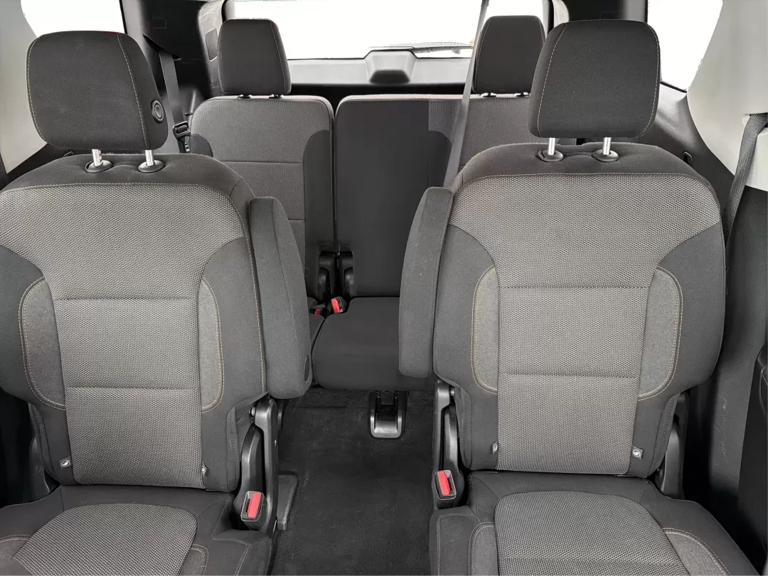 2018 Chevrolet Traverse 1LT (1GNERGKW2JJ) with an 3.6L V-6 gasoline direct injection engine, 9A transmission, located at 1951 S Dayton Lakeview Rd., New Carlisle, OH, 45344, (937) 908-9800, 39.890999, -84.050255 - **Conquer Every Adventure with the 2018 Chevrolet Traverse!** <br /> <br /> Are you ready to embark on exhilarating weekend getaways or tackle the daily grind with the perfect blend of comfort and reliability? Look no further than this stunning 2018 Chevrolet Traverse at Advantage Car and Credit in - Photo#14