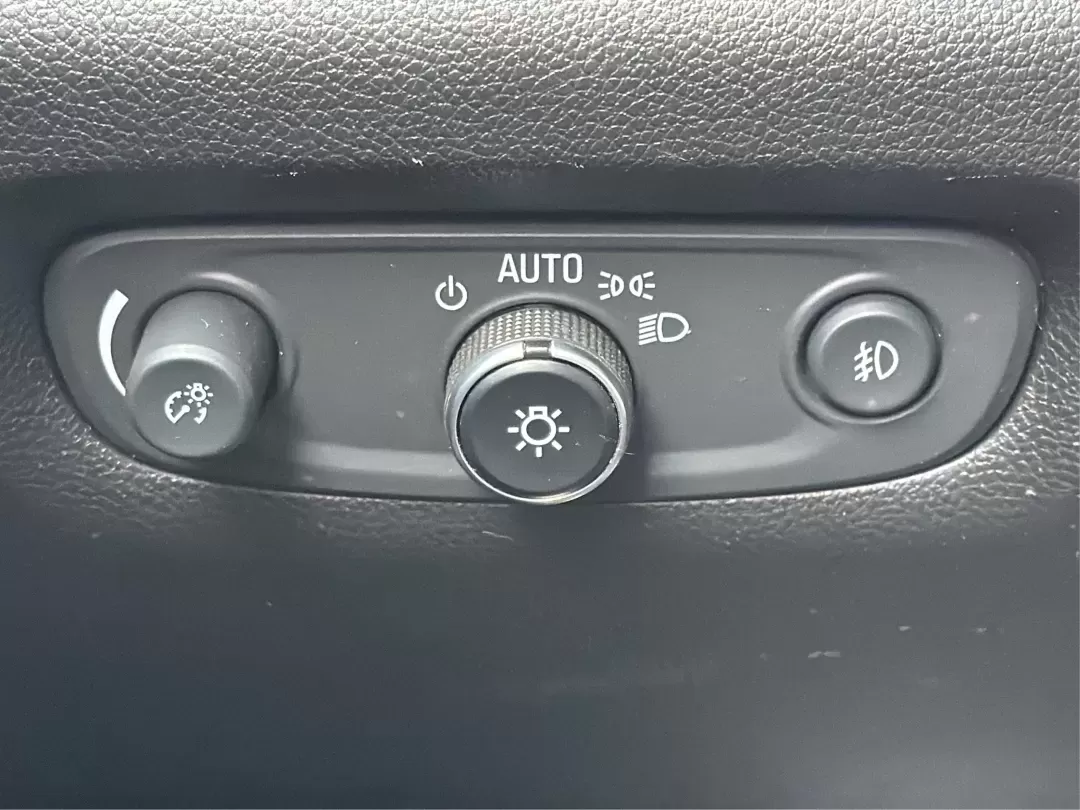 2018 Chevrolet Traverse 1LT (1GNERGKW2JJ) with an 3.6L V-6 gasoline direct injection engine, 9A transmission, located at 1951 S Dayton Lakeview Rd., New Carlisle, OH, 45344, (937) 908-9800, 39.890999, -84.050255 - **Conquer Every Adventure with the 2018 Chevrolet Traverse!** <br /> <br /> Are you ready to embark on exhilarating weekend getaways or tackle the daily grind with the perfect blend of comfort and reliability? Look no further than this stunning 2018 Chevrolet Traverse at Advantage Car and Credit in - Photo#17