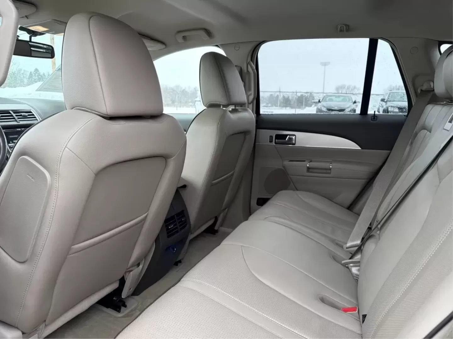 2011 Lincoln MKX Base (2LMDJ6JK8BB) with an Other engine, located at 8750 N County Rd 25A, Piqua, OH, 45356, (937) 908-9800, 40.164391, -84.232513 - **Discover Comfort and Style with This 2011 Lincoln MKX at Advantage Car and Credit - Piqua!**<br /> <br /> Are you in the market for a vehicle that perfectly combines luxury, comfort, and versatility? Look no further! The 2011 Lincoln MKX is the ideal choice for growing families, busy professionals - Photo#10