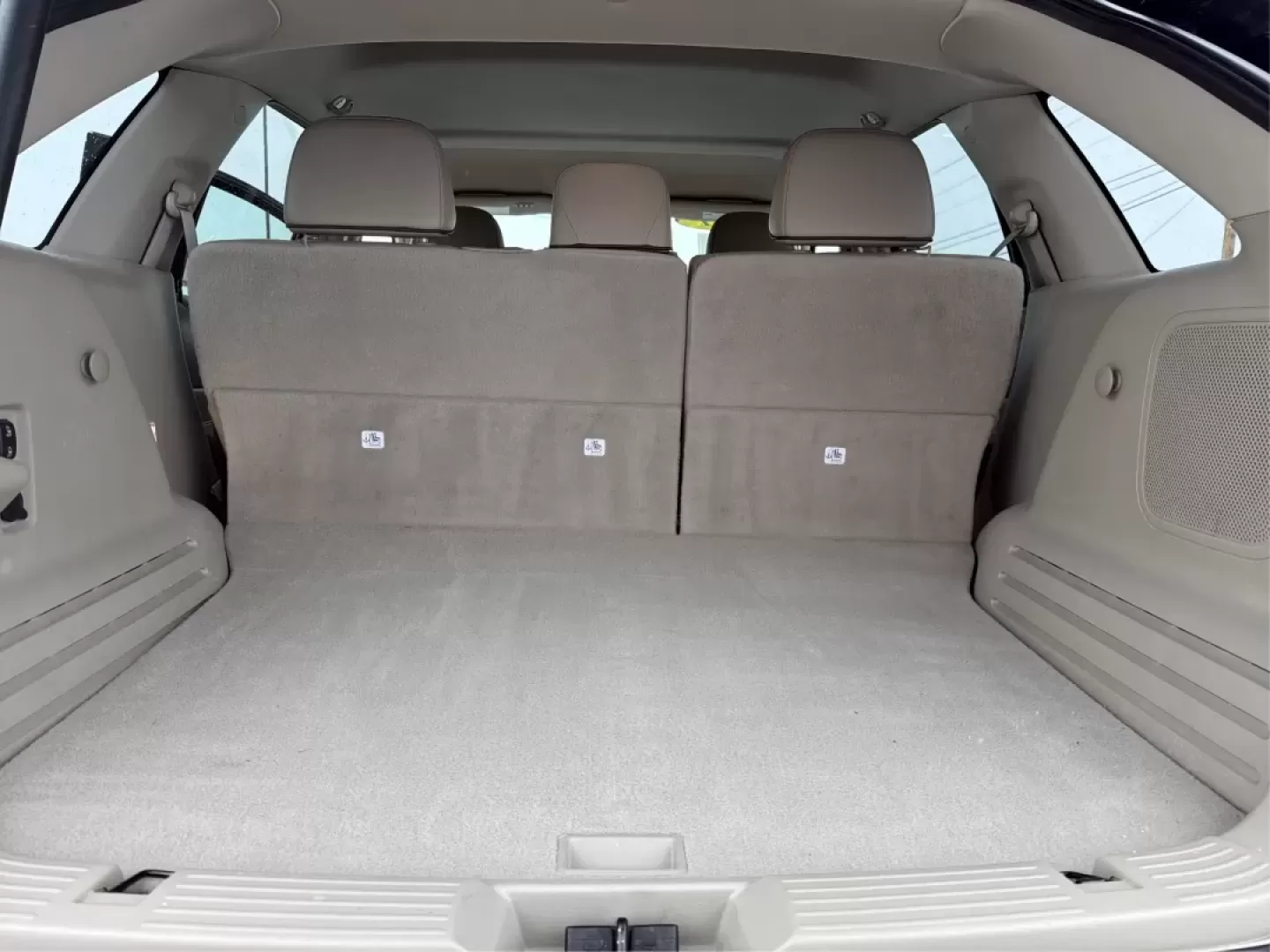 2011 Lincoln MKX Base (2LMDJ6JK8BB) with an Other engine, located at 8750 N County Rd 25A, Piqua, OH, 45356, (937) 908-9800, 40.164391, -84.232513 - **Discover Comfort and Style with This 2011 Lincoln MKX at Advantage Car and Credit - Piqua!**<br /> <br /> Are you in the market for a vehicle that perfectly combines luxury, comfort, and versatility? Look no further! The 2011 Lincoln MKX is the ideal choice for growing families, busy professionals - Photo#12