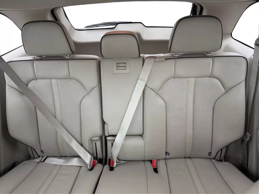 2011 Lincoln MKX Base (2LMDJ6JK8BB) with an Other engine, located at 8750 N County Rd 25A, Piqua, OH, 45356, (937) 908-9800, 40.164391, -84.232513 - **Discover Comfort and Style with This 2011 Lincoln MKX at Advantage Car and Credit - Piqua!**<br /> <br /> Are you in the market for a vehicle that perfectly combines luxury, comfort, and versatility? Look no further! The 2011 Lincoln MKX is the ideal choice for growing families, busy professionals - Photo#14