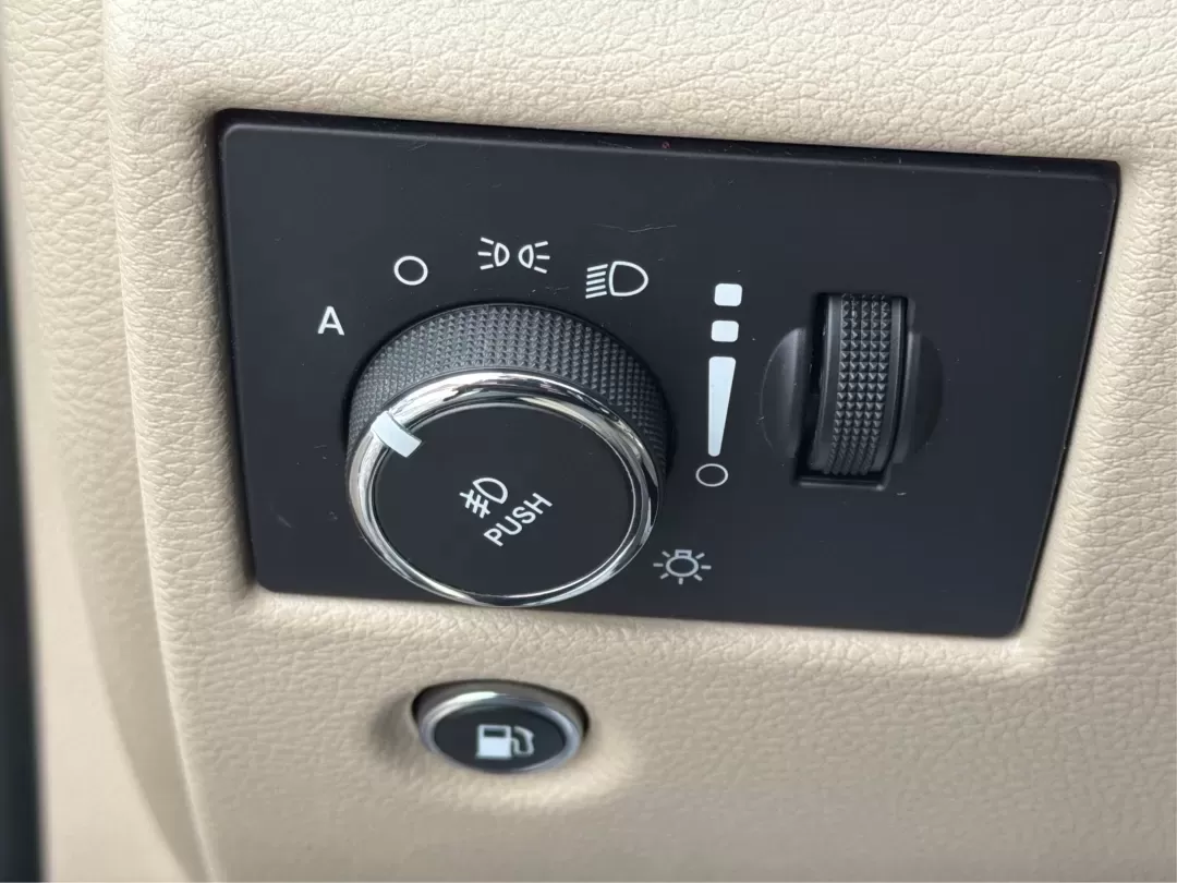 2015 Jeep Grand Cherokee Limited (1C4RJFBG1FC) with an Other engine, located at 1099 N County Rd 25A , Troy, OH, 45373, (937) 908-9800, 40.057079, -84.212883 - 2015 Jeep Grand Cherokee Limited - Photo#17