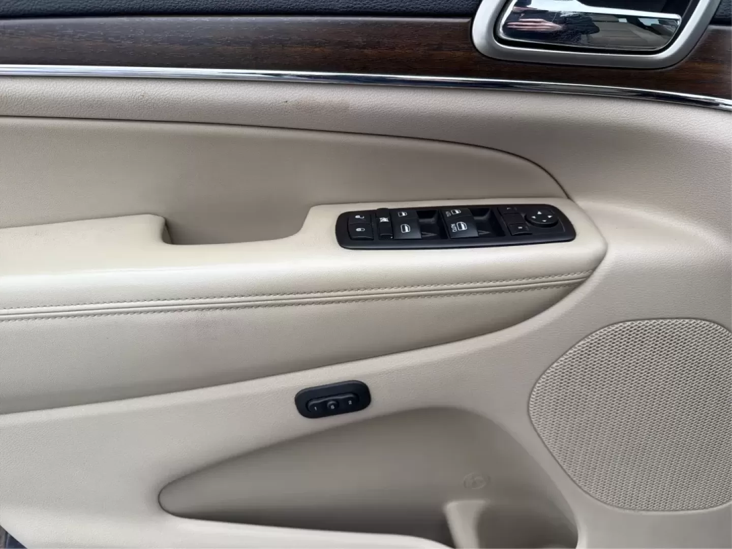 2015 Jeep Grand Cherokee Limited (1C4RJFBG1FC) with an Other engine, located at 1099 N County Rd 25A , Troy, OH, 45373, (937) 908-9800, 40.057079, -84.212883 - Are you ready to elevate your driving experience? Whether you're tackling the daily commute, embarking on family road trips, or exploring off-the-beaten-path adventures, the 2015 Jeep Grand Cherokee Limited is your ultimate companion. This rugged yet refined SUV combines luxury and functionality, ma - Photo#19