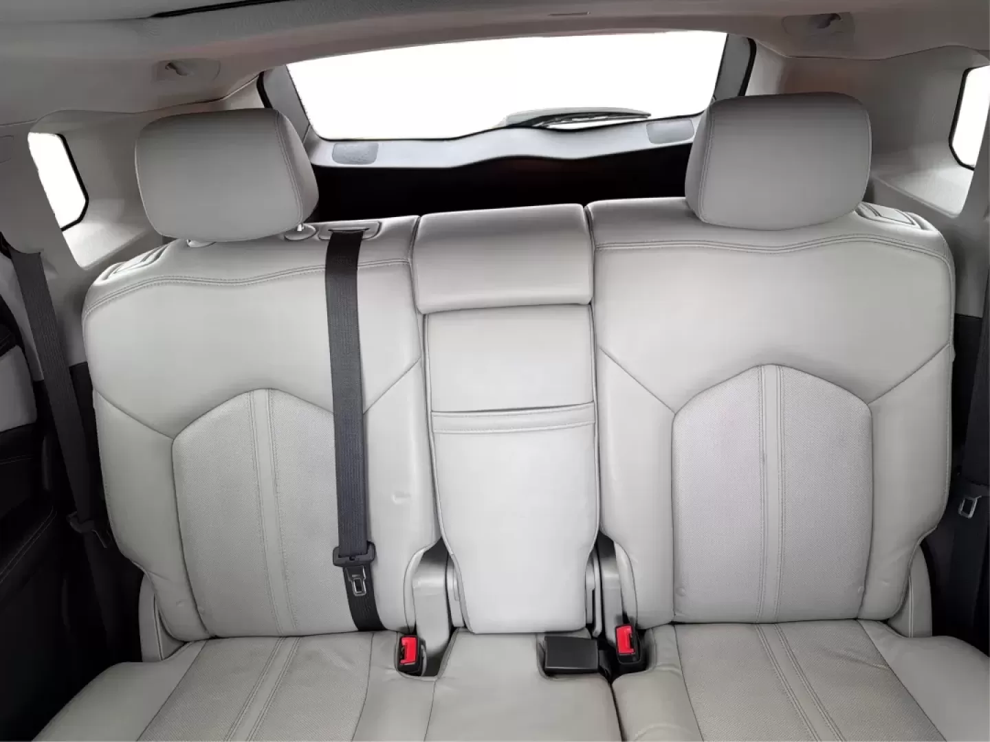 2014 Cadillac SRX Luxury Collection (3GYFNEE33ES) with an 3.6L V-6 gasoline direct injection engine, located at 1184 Kauffman Ave, Fairborn, OH, 45324, (937) 908-9800, 39.807072, -84.030914 - **Discover the Perfect Adventure Companion: 2014 Cadillac SRX Luxury Collection at Advantage Car and Credit - Fairborn**<br /> <br /> Are you ready to elevate your driving experience? Whether you're navigating the bustling streets of Fairborn, embarking on a weekend getaway, or transporting the kids - Photo#14