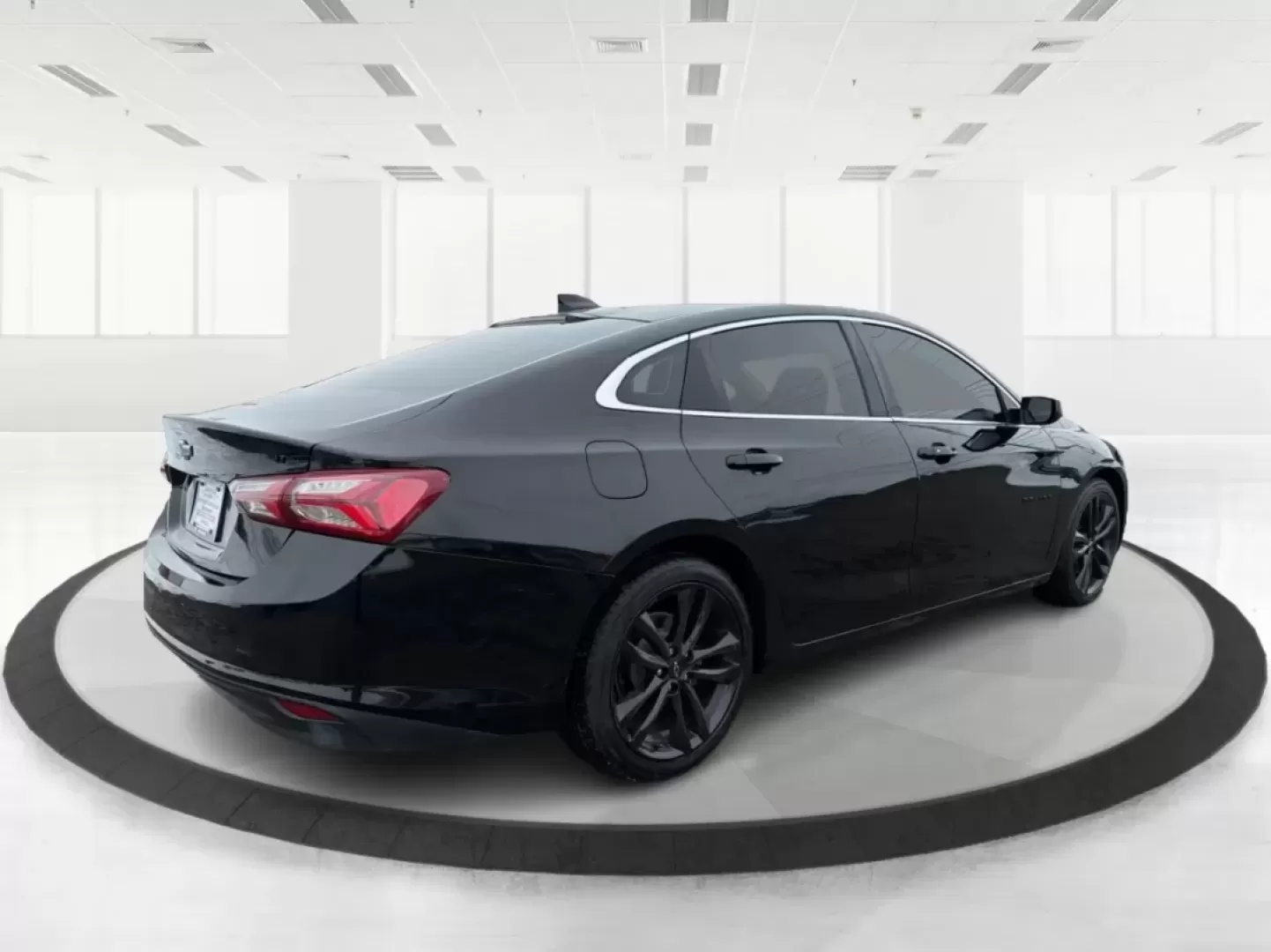 2020 Chevrolet Malibu FWD LT (1G1ZD5ST9LF) with an ECOTEC 1.5L I-4 gasoline direct injection engine, 6A transmission, located at 1184 Kauffman Ave, Fairborn, OH, 45324, (937) 908-9800, 39.807072, -84.030914 - ### Discover the 2020 Chevrolet Malibu LT: Your Perfect Commuter and Family Sedan!<br /> <br /> Are you searching for a reliable vehicle that blends comfort and efficiency for your daily commute or family outings? Look no further than the 2020 Chevrolet Malibu LT available at Advantage Car and Credi - Photo#2