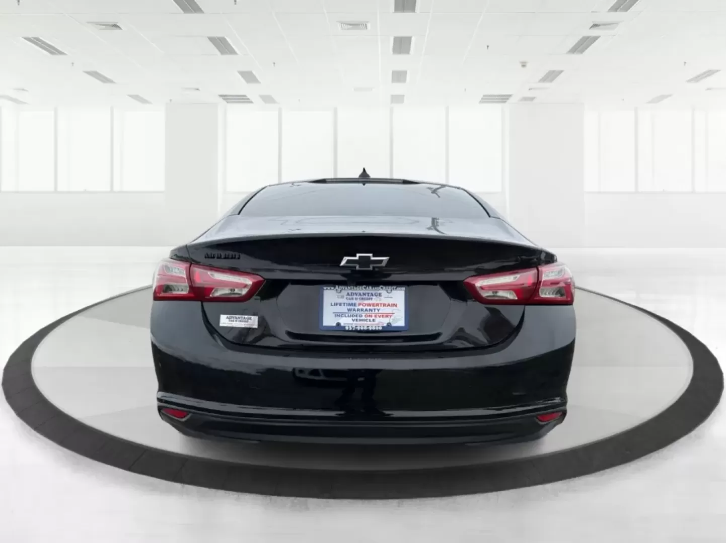 2020 Chevrolet Malibu FWD LT (1G1ZD5ST9LF) with an ECOTEC 1.5L I-4 gasoline direct injection engine, 6A transmission, located at 1184 Kauffman Ave, Fairborn, OH, 45324, (937) 908-9800, 39.807072, -84.030914 - ### Discover the 2020 Chevrolet Malibu LT: Your Perfect Commuter and Family Sedan!<br /> <br /> Are you searching for a reliable vehicle that blends comfort and efficiency for your daily commute or family outings? Look no further than the 2020 Chevrolet Malibu LT available at Advantage Car and Credi - Photo#3