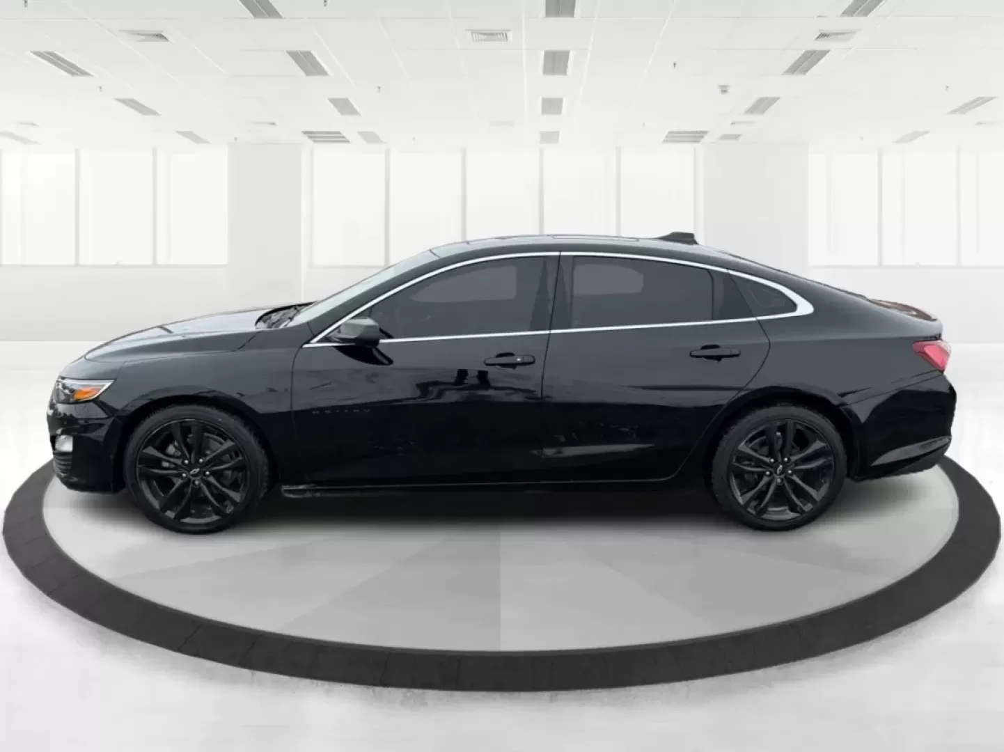 2020 Chevrolet Malibu FWD LT (1G1ZD5ST9LF) with an ECOTEC 1.5L I-4 gasoline direct injection engine, 6A transmission, located at 1184 Kauffman Ave, Fairborn, OH, 45324, (937) 908-9800, 39.807072, -84.030914 - ### Discover the 2020 Chevrolet Malibu LT: Your Perfect Commuter and Family Sedan!<br /> <br /> Are you searching for a reliable vehicle that blends comfort and efficiency for your daily commute or family outings? Look no further than the 2020 Chevrolet Malibu LT available at Advantage Car and Credi - Photo#5