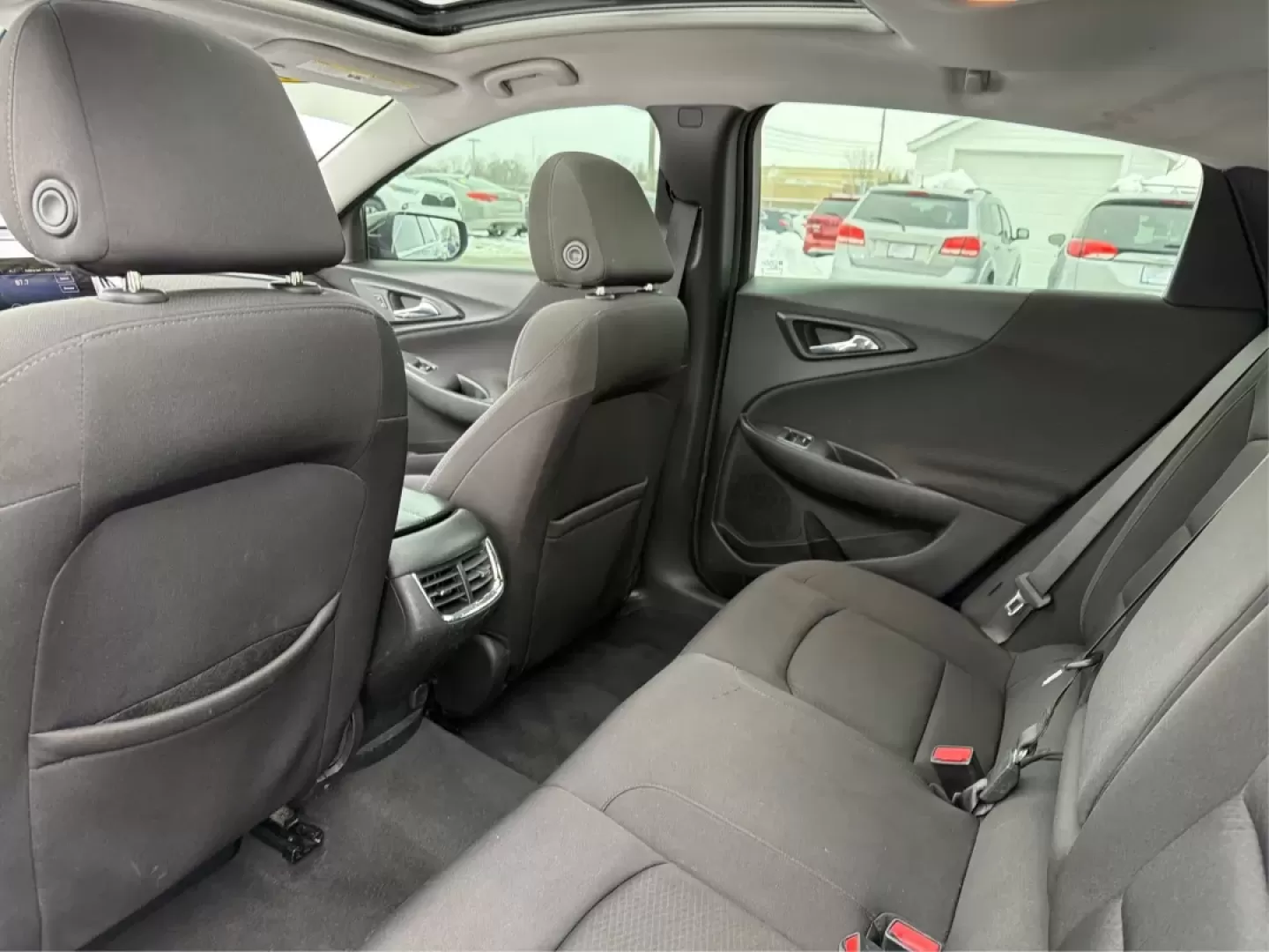 2020 Chevrolet Malibu FWD LT (1G1ZD5ST9LF) with an ECOTEC 1.5L I-4 gasoline direct injection engine, 6A transmission, located at 1184 Kauffman Ave, Fairborn, OH, 45324, (937) 908-9800, 39.807072, -84.030914 - ### Discover the 2020 Chevrolet Malibu LT: Your Perfect Commuter and Family Sedan!<br /> <br /> Are you searching for a reliable vehicle that blends comfort and efficiency for your daily commute or family outings? Look no further than the 2020 Chevrolet Malibu LT available at Advantage Car and Credi - Photo#10