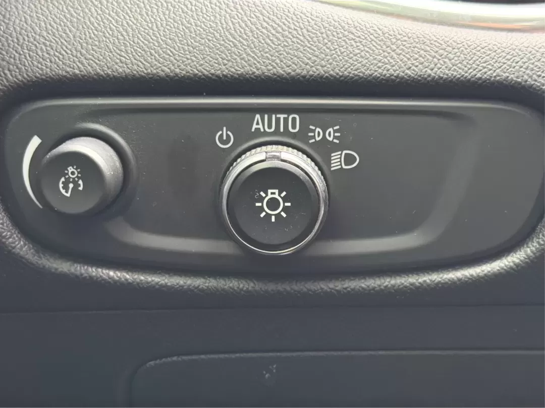 2020 Chevrolet Malibu FWD LT (1G1ZD5ST9LF) with an ECOTEC 1.5L I-4 gasoline direct injection engine, located at 1184 Kauffman Ave, Fairborn, OH, 45324, (937) 908-9800, 39.807072, -84.030914 - 2020 Chevrolet Malibu FWD LT - Photo#17