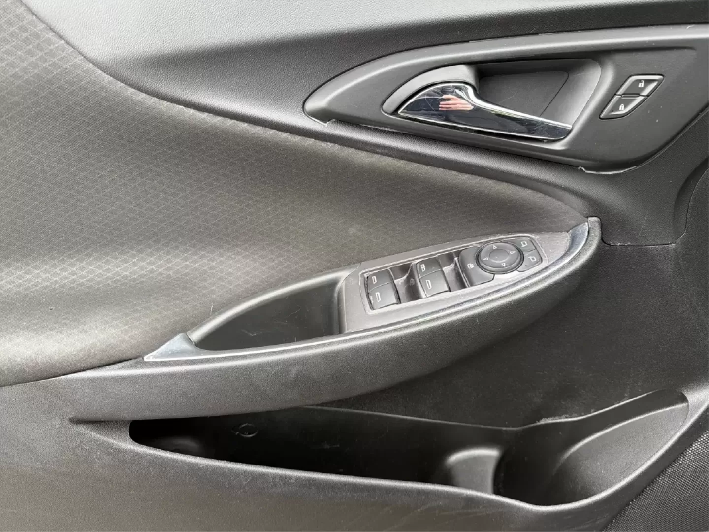 2020 Chevrolet Malibu FWD LT (1G1ZD5ST9LF) with an ECOTEC 1.5L I-4 gasoline direct injection engine, 6A transmission, located at 1184 Kauffman Ave, Fairborn, OH, 45324, (937) 908-9800, 39.807072, -84.030914 - ### Discover the 2020 Chevrolet Malibu LT: Your Perfect Commuter and Family Sedan!<br /> <br /> Are you searching for a reliable vehicle that blends comfort and efficiency for your daily commute or family outings? Look no further than the 2020 Chevrolet Malibu LT available at Advantage Car and Credi - Photo#19