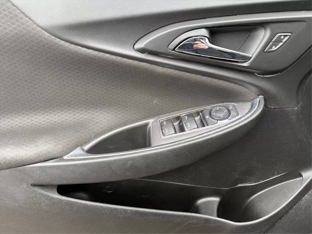 2020 Chevrolet Malibu FWD LT (1G1ZD5ST9LF) with an ECOTEC 1.5L I-4 gasoline direct injection engine, located at 1184 Kauffman Ave, Fairborn, OH, 45324, (937) 908-9800, 39.807072, -84.030914 - 2020 Chevrolet Malibu FWD LT - Photo#19