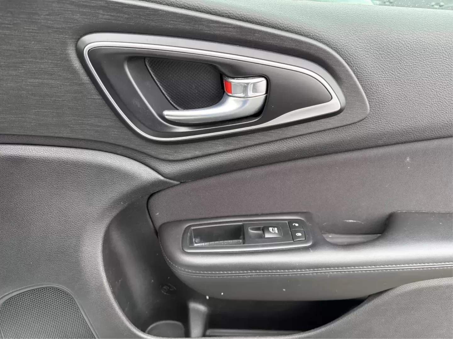 2015 Chrysler 200 Limited (1C3CCCAB2FN) with an 3.6L V-6 DOHC engine, 9-Speed Automatic transmission, located at 1184 Kauffman Ave, Fairborn, OH, 45324, (937) 908-9800, 39.807072, -84.030914 - Are you in the market for a reliable sedan that seamlessly blends comfort, performance, and style? Look no further! At Advantage Car and Credit in Fairborn, OH, we present a fantastic opportunity for you to own the 2015 Chrysler 200 Limited. This vehicle is not just a car; it's your perfect companio - Photo#19