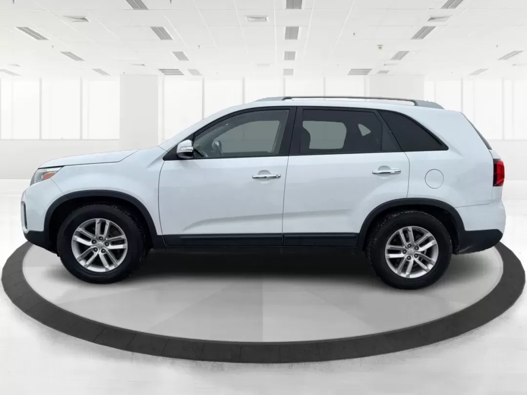 2014 Kia Sorento LX (5XYKT3A64EG) with an 2.4L I-4 gasoline direct injection engine, 6-Speed Automatic transmission, located at 880 E. National Road, Vandalia, OH, 45377, (937) 908-9800, 39.891918, -84.183594 - **Discover the 2014 Kia Sorento LX: Your Family's Perfect Adventure Companion!**<br /> <br /> Are you searching for a reliable SUV that effortlessly blends comfort, style, and functionality? Look no further than the 2014 Kia Sorento LX, available at Advantage Car and Credit in Troy, OH. This spaciou - Photo#5