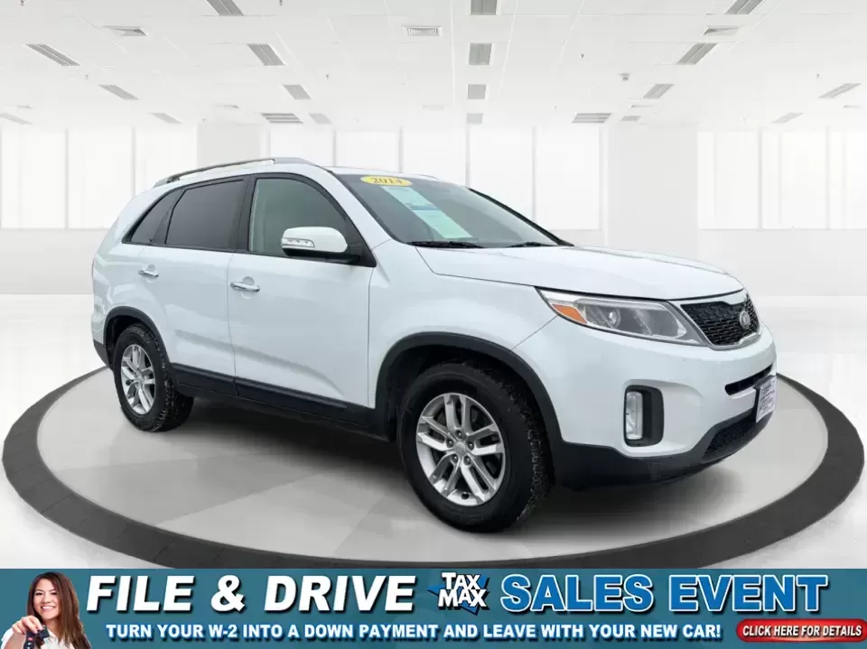 2014 Kia Sorento LX (5XYKT3A64EG) with an 2.4L I-4 gasoline direct injection engine, 6-Speed Automatic transmission, located at 4508 South Dixie Dr, Moraine, OH, 45439, (937) 908-9800, 39.689976, -84.218452 - **Discover the 2014 Kia Sorento LX: Your Family's Perfect Adventure Companion!**<br /> <br /> Are you searching for a reliable SUV that effortlessly blends comfort, style, and functionality? Look no further than the 2014 Kia Sorento LX, available at Advantage Car and Credit in Troy, OH. This spaciou - Photo#0