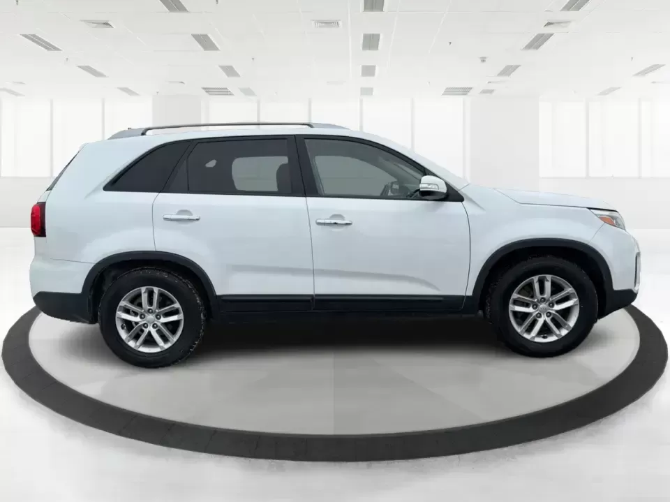 2014 Kia Sorento LX (5XYKT3A64EG) with an 2.4L I-4 gasoline direct injection engine, 6-Speed Automatic transmission, located at 4508 South Dixie Dr, Moraine, OH, 45439, (937) 908-9800, 39.689976, -84.218452 - **Discover the 2014 Kia Sorento LX: Your Family's Perfect Adventure Companion!**<br /> <br /> Are you searching for a reliable SUV that effortlessly blends comfort, style, and functionality? Look no further than the 2014 Kia Sorento LX, available at Advantage Car and Credit in Troy, OH. This spaciou - Photo#1