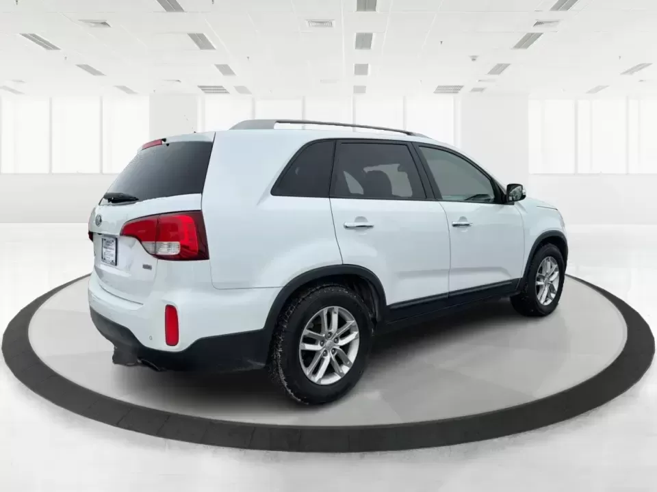 2014 Kia Sorento LX (5XYKT3A64EG) with an 2.4L I-4 gasoline direct injection engine, 6-Speed Automatic transmission, located at 4508 South Dixie Dr, Moraine, OH, 45439, (937) 908-9800, 39.689976, -84.218452 - **Discover the 2014 Kia Sorento LX: Your Family's Perfect Adventure Companion!**<br /> <br /> Are you searching for a reliable SUV that effortlessly blends comfort, style, and functionality? Look no further than the 2014 Kia Sorento LX, available at Advantage Car and Credit in Troy, OH. This spaciou - Photo#2