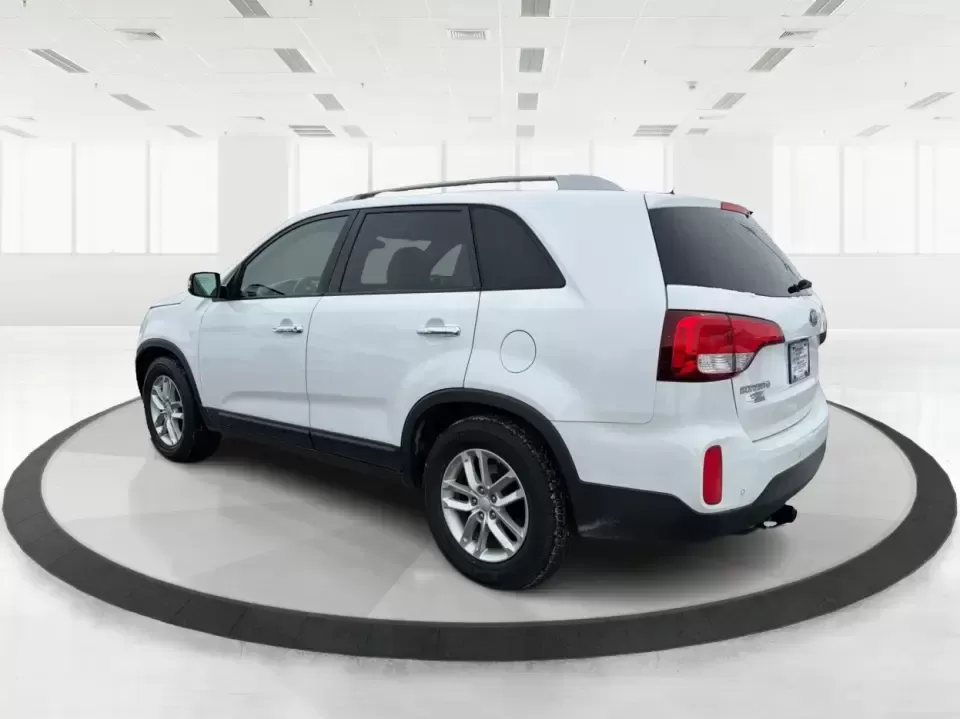 2014 Kia Sorento LX (5XYKT3A64EG) with an 2.4L I-4 gasoline direct injection engine, 6-Speed Automatic transmission, located at 4508 South Dixie Dr, Moraine, OH, 45439, (937) 908-9800, 39.689976, -84.218452 - **Discover the 2014 Kia Sorento LX: Your Family's Perfect Adventure Companion!**<br /> <br /> Are you searching for a reliable SUV that effortlessly blends comfort, style, and functionality? Look no further than the 2014 Kia Sorento LX, available at Advantage Car and Credit in Troy, OH. This spaciou - Photo#4
