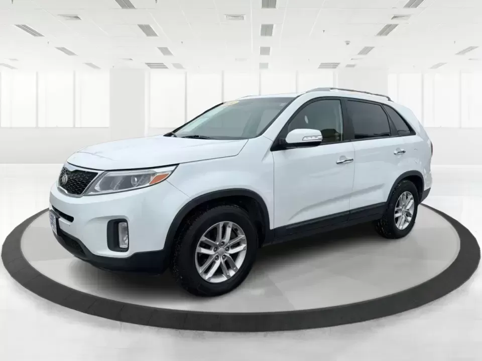 2014 Kia Sorento LX (5XYKT3A64EG) with an 2.4L I-4 gasoline direct injection engine, 6-Speed Automatic transmission, located at 4508 South Dixie Dr, Moraine, OH, 45439, (937) 908-9800, 39.689976, -84.218452 - **Discover the 2014 Kia Sorento LX: Your Family's Perfect Adventure Companion!**<br /> <br /> Are you searching for a reliable SUV that effortlessly blends comfort, style, and functionality? Look no further than the 2014 Kia Sorento LX, available at Advantage Car and Credit in Troy, OH. This spaciou - Photo#8