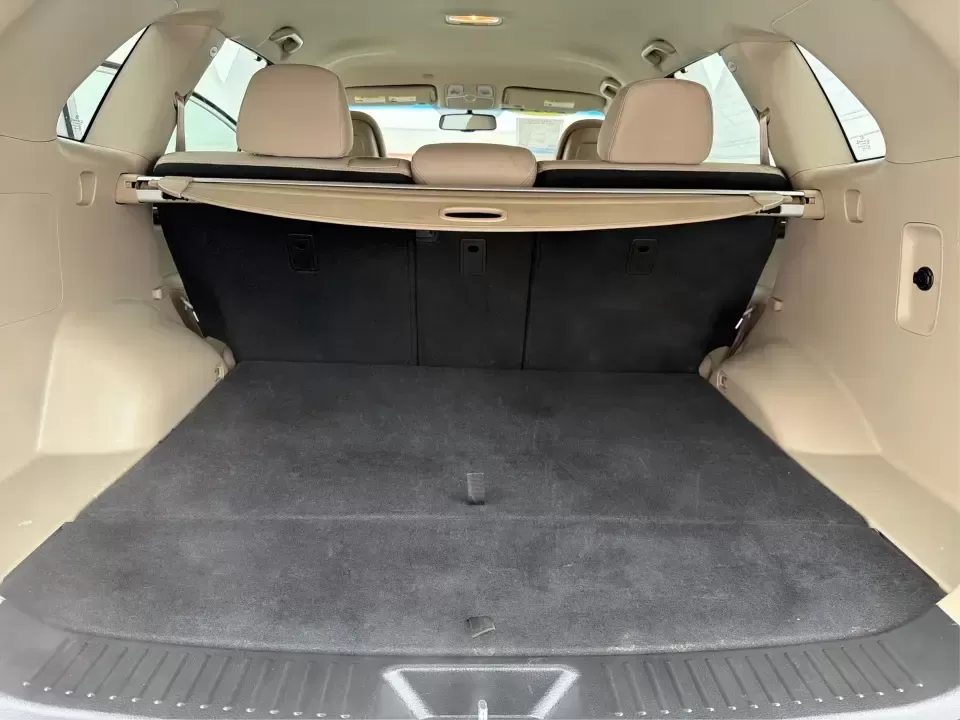 2014 Kia Sorento LX (5XYKT3A64EG) with an 2.4L I-4 gasoline direct injection engine, 6-Speed Automatic transmission, located at 4508 South Dixie Dr, Moraine, OH, 45439, (937) 908-9800, 39.689976, -84.218452 - **Discover the 2014 Kia Sorento LX: Your Family's Perfect Adventure Companion!**<br /> <br /> Are you searching for a reliable SUV that effortlessly blends comfort, style, and functionality? Look no further than the 2014 Kia Sorento LX, available at Advantage Car and Credit in Troy, OH. This spaciou - Photo#12