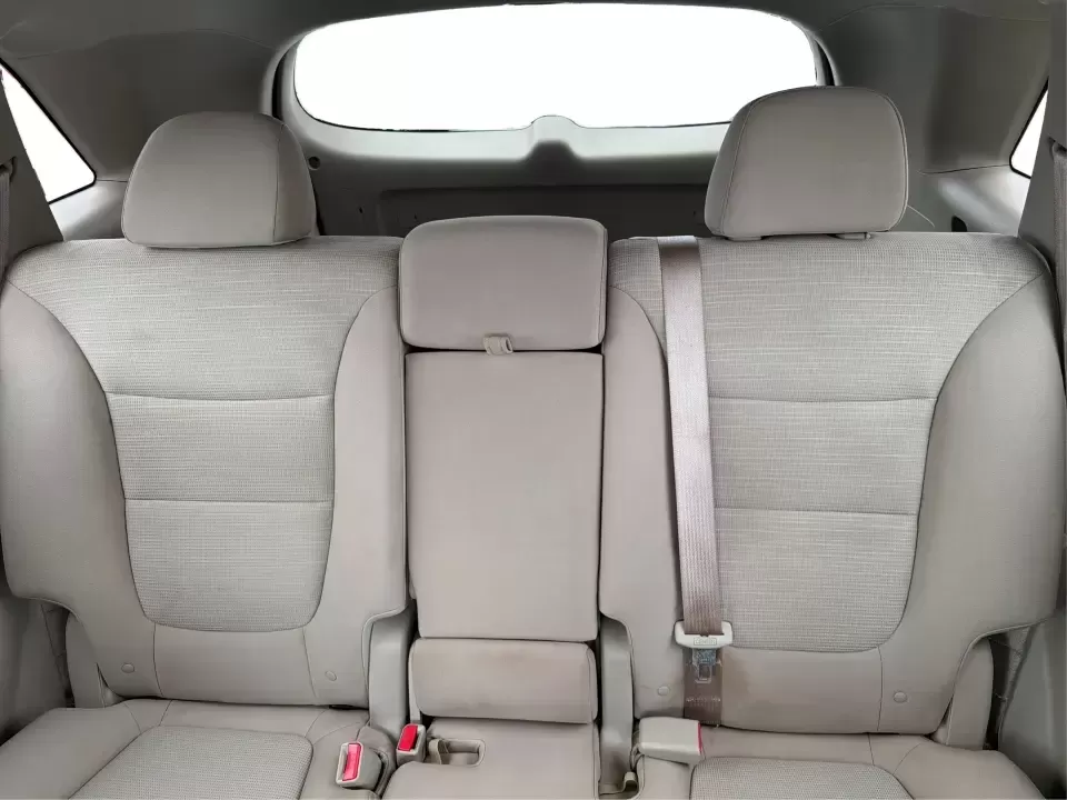 2014 Kia Sorento LX (5XYKT3A64EG) with an 2.4L I-4 gasoline direct injection engine, 6-Speed Automatic transmission, located at 4508 South Dixie Dr, Moraine, OH, 45439, (937) 908-9800, 39.689976, -84.218452 - **Discover the 2014 Kia Sorento LX: Your Family's Perfect Adventure Companion!**<br /> <br /> Are you searching for a reliable SUV that effortlessly blends comfort, style, and functionality? Look no further than the 2014 Kia Sorento LX, available at Advantage Car and Credit in Troy, OH. This spaciou - Photo#14