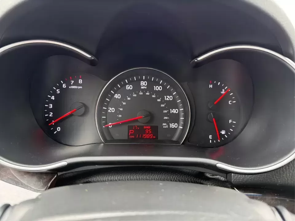 2014 Kia Sorento LX (5XYKT3A64EG) with an 2.4L I-4 gasoline direct injection engine, 6-Speed Automatic transmission, located at 4508 South Dixie Dr, Moraine, OH, 45439, (937) 908-9800, 39.689976, -84.218452 - **Discover the 2014 Kia Sorento LX: Your Family's Perfect Adventure Companion!**<br /> <br /> Are you searching for a reliable SUV that effortlessly blends comfort, style, and functionality? Look no further than the 2014 Kia Sorento LX, available at Advantage Car and Credit in Troy, OH. This spaciou - Photo#15