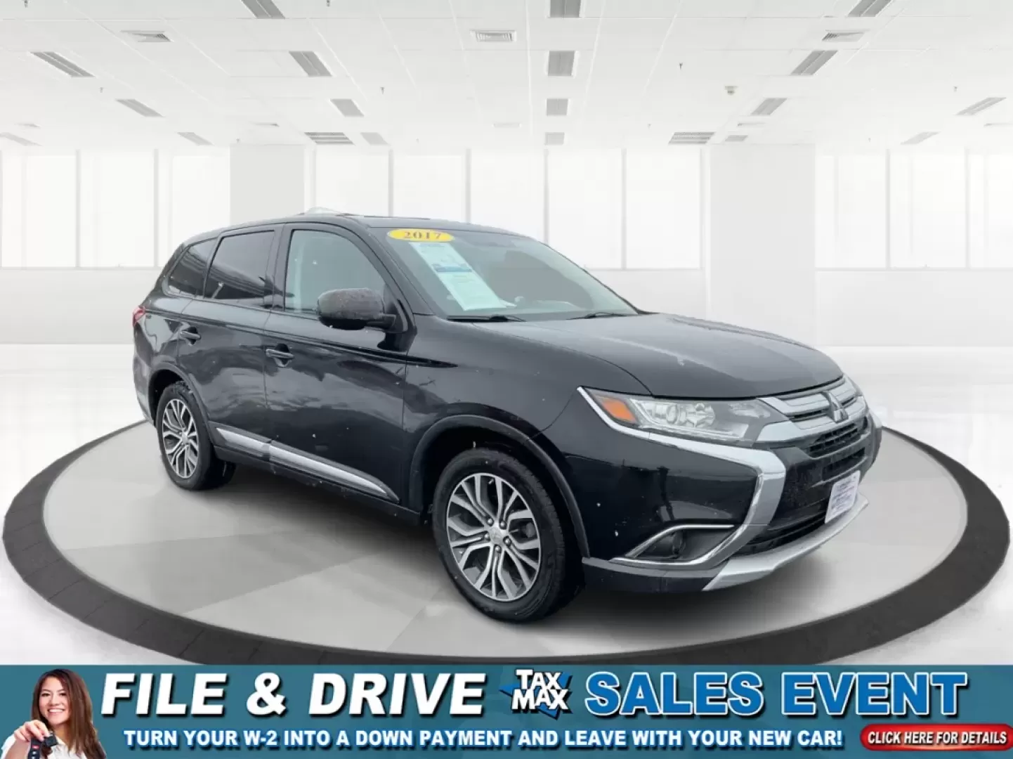 2017 Mitsubishi Outlander ES (JA4AD2A35HZ) with an 2.4L I-4 variable valve control engine, located at 1184 Kauffman Ave, Fairborn, OH, 45324, (937) 908-9800, 39.807072, -84.030914 - 2017 Mitsubishi Outlander ES - Photo#0