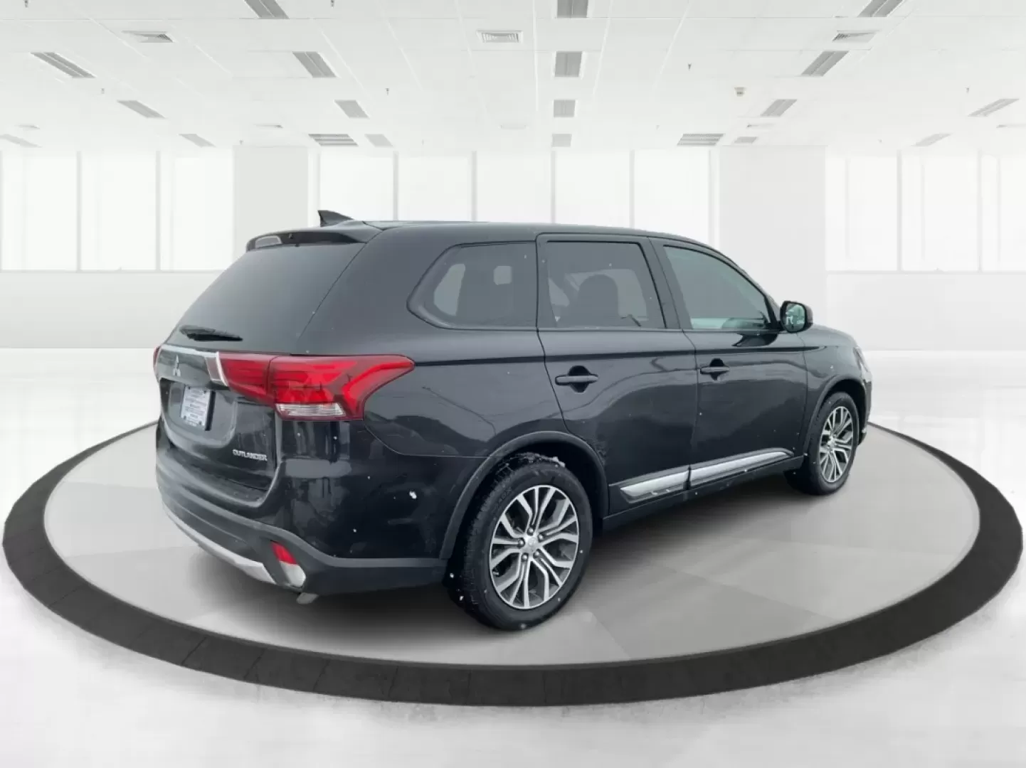 2017 Mitsubishi Outlander ES (JA4AD2A35HZ) with an 2.4L I-4 variable valve control engine, located at 1184 Kauffman Ave, Fairborn, OH, 45324, (937) 908-9800, 39.807072, -84.030914 - 2017 Mitsubishi Outlander ES - Photo#2