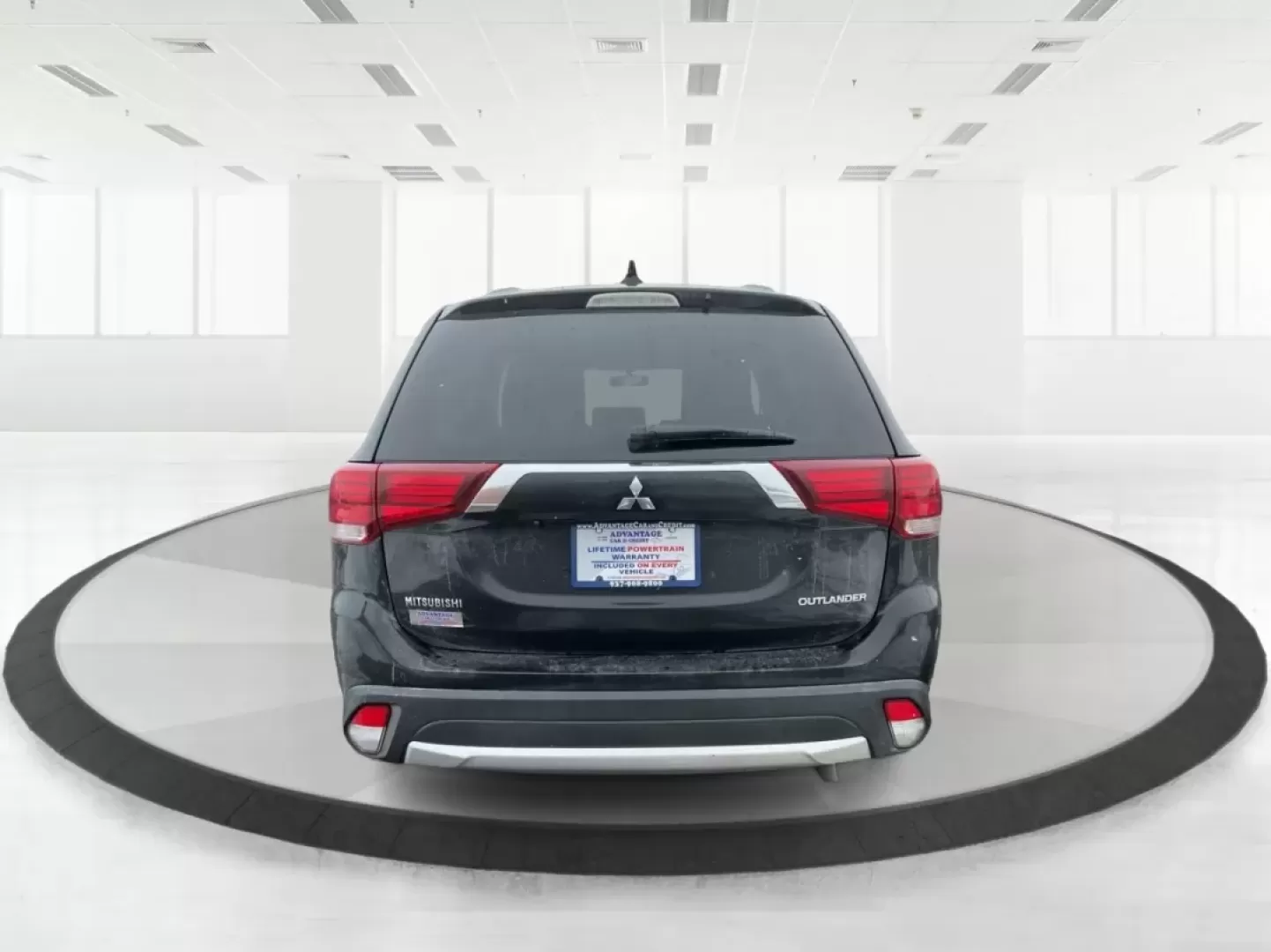 2017 Mitsubishi Outlander ES (JA4AD2A35HZ) with an 2.4L I-4 variable valve control engine, located at 1184 Kauffman Ave, Fairborn, OH, 45324, (937) 908-9800, 39.807072, -84.030914 - 2017 Mitsubishi Outlander ES - Photo#3