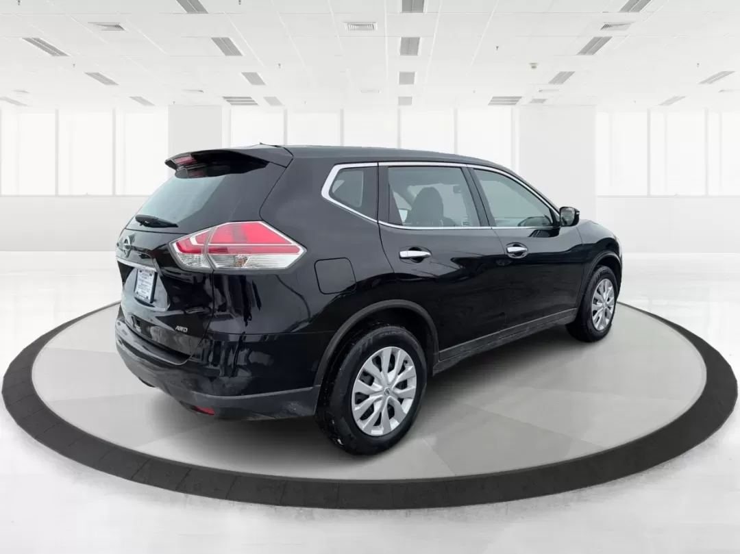 2015 Nissan Rogue S (KNMAT2MV8FP) with an 2.5L I-4 DOHC engine, Continuously Variable Transmission transmission, located at 880 E. National Road, Vandalia, OH, 45377, (937) 908-9800, 39.891918, -84.183594 - **Discover Your Next Adventure with the 2015 Nissan Rogue at Advantage Car and Credit - Vandalia!**<br /> <br /> Are you ready to elevate your driving experience? Whether you're a growing family in need of a reliable vehicle, a commuter craving comfort, or an adventure-seeker looking for your next r - Photo#2