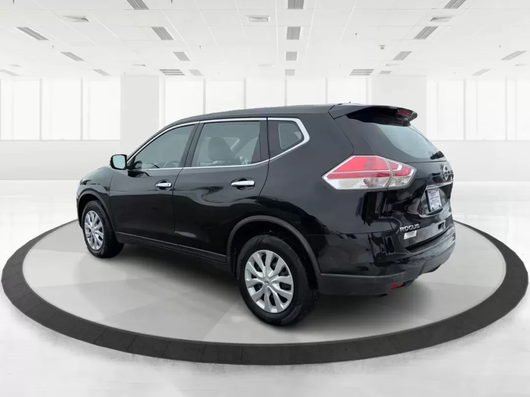 2015 Nissan Rogue S (KNMAT2MV8FP) with an 2.5L I-4 DOHC engine, Continuously Variable Transmission transmission, located at 880 E. National Road, Vandalia, OH, 45377, (937) 908-9800, 39.891918, -84.183594 - **Discover Your Next Adventure with the 2015 Nissan Rogue at Advantage Car and Credit - Vandalia!**<br /> <br /> Are you ready to elevate your driving experience? Whether you're a growing family in need of a reliable vehicle, a commuter craving comfort, or an adventure-seeker looking for your next r - Photo#4