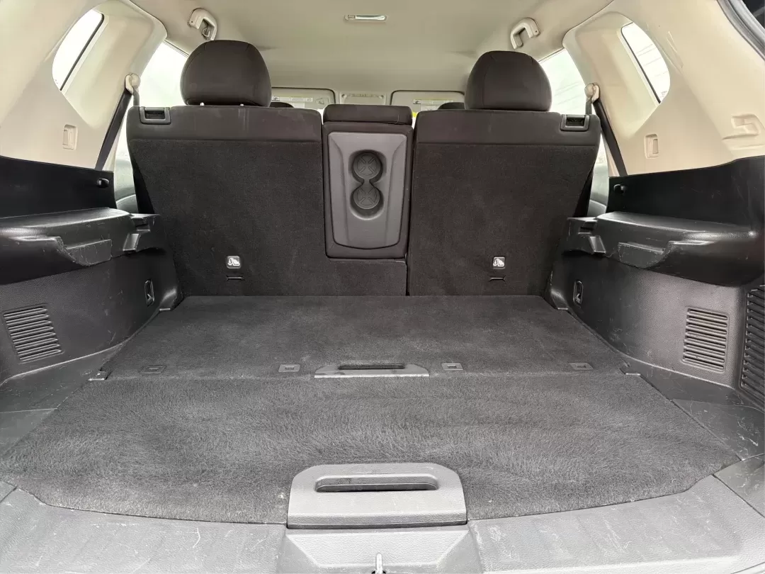 2015 Nissan Rogue S (KNMAT2MV8FP) with an 2.5L I-4 DOHC engine, Continuously Variable Transmission transmission, located at 880 E. National Road, Vandalia, OH, 45377, (937) 908-9800, 39.891918, -84.183594 - **Discover Your Next Adventure with the 2015 Nissan Rogue at Advantage Car and Credit - Vandalia!**<br /> <br /> Are you ready to elevate your driving experience? Whether you're a growing family in need of a reliable vehicle, a commuter craving comfort, or an adventure-seeker looking for your next r - Photo#12