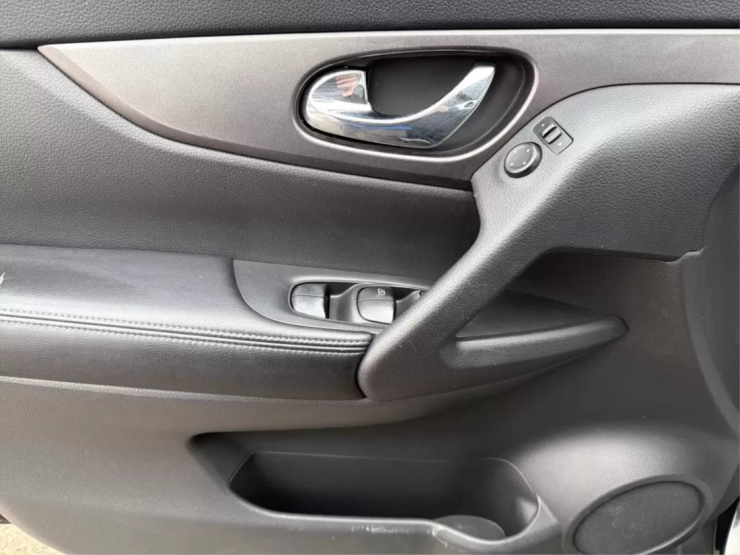 2015 Nissan Rogue S (KNMAT2MV8FP) with an 2.5L I-4 DOHC engine, Continuously Variable Transmission transmission, located at 880 E. National Road, Vandalia, OH, 45377, (937) 908-9800, 39.891918, -84.183594 - **Discover Your Next Adventure with the 2015 Nissan Rogue at Advantage Car and Credit - Vandalia!**<br /> <br /> Are you ready to elevate your driving experience? Whether you're a growing family in need of a reliable vehicle, a commuter craving comfort, or an adventure-seeker looking for your next r - Photo#17