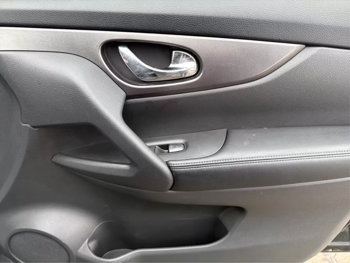 2015 Nissan Rogue S (KNMAT2MV8FP) with an 2.5L I-4 DOHC engine, Continuously Variable Transmission transmission, located at 880 E. National Road, Vandalia, OH, 45377, (937) 908-9800, 39.891918, -84.183594 - **Discover Your Next Adventure with the 2015 Nissan Rogue at Advantage Car and Credit - Vandalia!**<br /> <br /> Are you ready to elevate your driving experience? Whether you're a growing family in need of a reliable vehicle, a commuter craving comfort, or an adventure-seeker looking for your next r - Photo#18