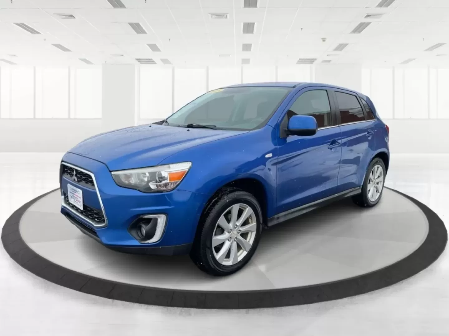 2015 Mitsubishi Outlander SE (4A4AR4AU6FE) with an 2L I-4 DOHC engine, located at 401 Woodman Dr, Riverside, OH, 45431, (937) 908-9800, 39.760899, -84.123421 - **Discover Your Next Adventure with the 2015 Mitsubishi Outlander SE at Advantage Car and Credit - Riverside!**<br /> <br /> Are you ready to elevate your family outings or weekend getaways? The 2015 Mitsubishi Outlander SE is the perfect companion for those who crave versatility and comfort. Design - Photo#7