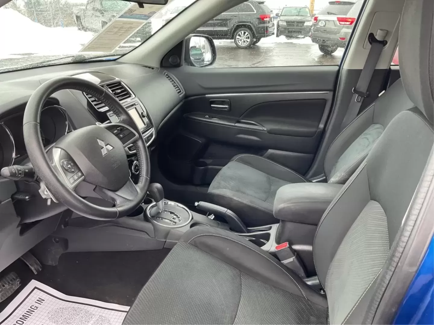 2015 Mitsubishi Outlander SE (4A4AR4AU6FE) with an 2L I-4 DOHC engine, located at 401 Woodman Dr, Riverside, OH, 45431, (937) 908-9800, 39.760899, -84.123421 - **Discover Your Next Adventure with the 2015 Mitsubishi Outlander SE at Advantage Car and Credit - Riverside!**<br /> <br /> Are you ready to elevate your family outings or weekend getaways? The 2015 Mitsubishi Outlander SE is the perfect companion for those who crave versatility and comfort. Design - Photo#8