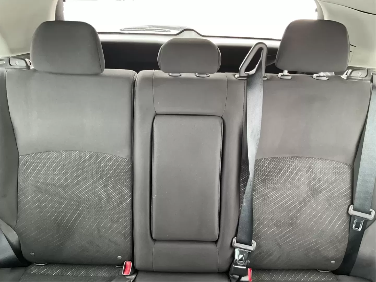 2015 Mitsubishi Outlander SE (4A4AR4AU6FE) with an 2L I-4 DOHC engine, located at 401 Woodman Dr, Riverside, OH, 45431, (937) 908-9800, 39.760899, -84.123421 - **Discover Your Next Adventure with the 2015 Mitsubishi Outlander SE at Advantage Car and Credit - Riverside!**<br /> <br /> Are you ready to elevate your family outings or weekend getaways? The 2015 Mitsubishi Outlander SE is the perfect companion for those who crave versatility and comfort. Design - Photo#13