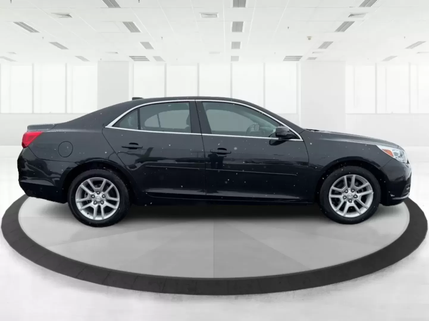 2015 Chevrolet Malibu 1LT (1G11C5SL8FF) with an ECOTEC 2.5L I-4 gasoline direct injection engine, located at 4508 South Dixie Dr, Moraine, OH, 45439, (937) 908-9800, 39.689976, -84.218452 - Need a dependable sedan for the daily commute down I75, school drop-offs near West Carrollton, or quick errands along South Dixie Drive-without the stress of traditional bank hurdles? This 2015 Chevrolet Malibu 1LT is a smart, comfortable choice for real life in the Dayton area, offering efficient p - Photo#1