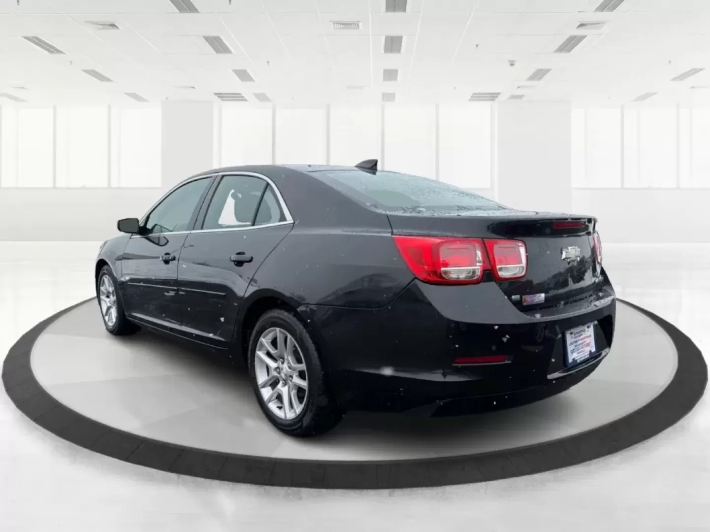 2015 Chevrolet Malibu 1LT (1G11C5SL8FF) with an ECOTEC 2.5L I-4 gasoline direct injection engine, located at 4508 South Dixie Dr, Moraine, OH, 45439, (937) 908-9800, 39.689976, -84.218452 - Need a dependable sedan for the daily commute down I75, school drop-offs near West Carrollton, or quick errands along South Dixie Drive-without the stress of traditional bank hurdles? This 2015 Chevrolet Malibu 1LT is a smart, comfortable choice for real life in the Dayton area, offering efficient p - Photo#4