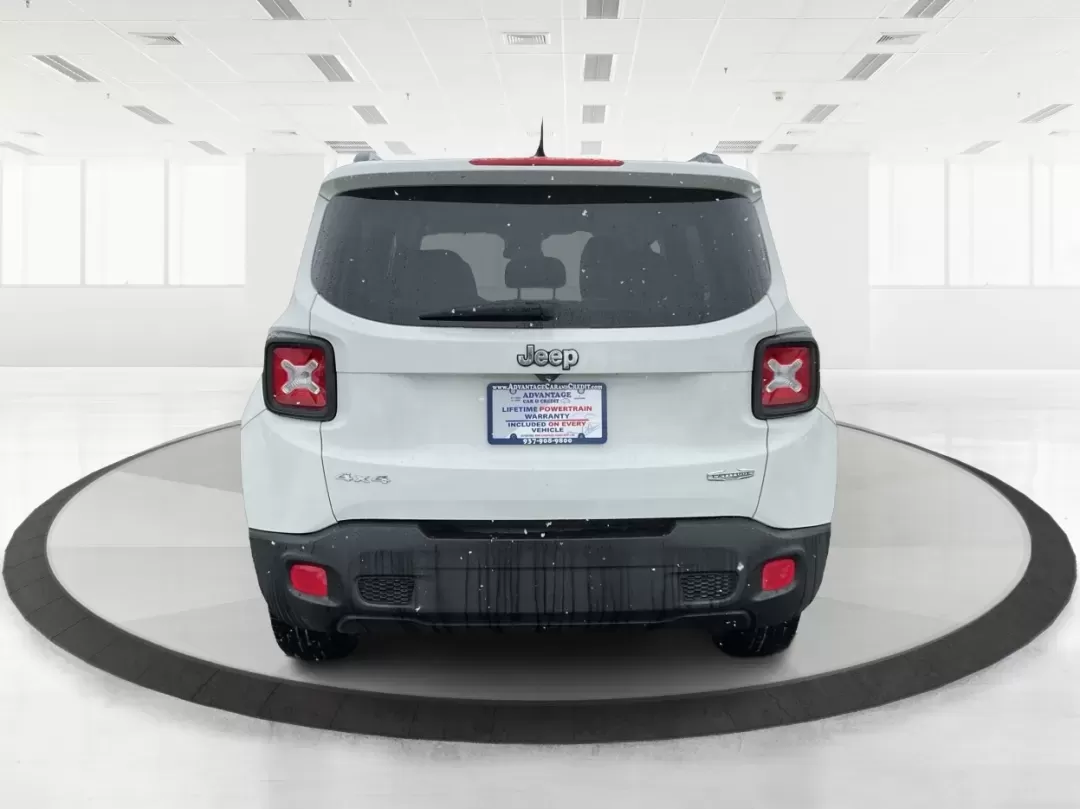 2015 Jeep Renegade Latitude (ZACCJBBT4FP) with an 2.4L L4 engine, 6-Speed Manual transmission, located at 1230 East Main St, Xenia, OH, 45385, (937) 908-9800, 39.688026, -83.910172 - Ready for a life that doesn't stop when the pavement ends? This 2015 Jeep Renegade Latitude 4WD in Alpine White is built for the Xenia lifestyle-weekday commutes down US-35, quick runs to grocery stores near downtown, and spontaneous weekend getaways to Caesar Creek State Park or John Bryan State Pa - Photo#3