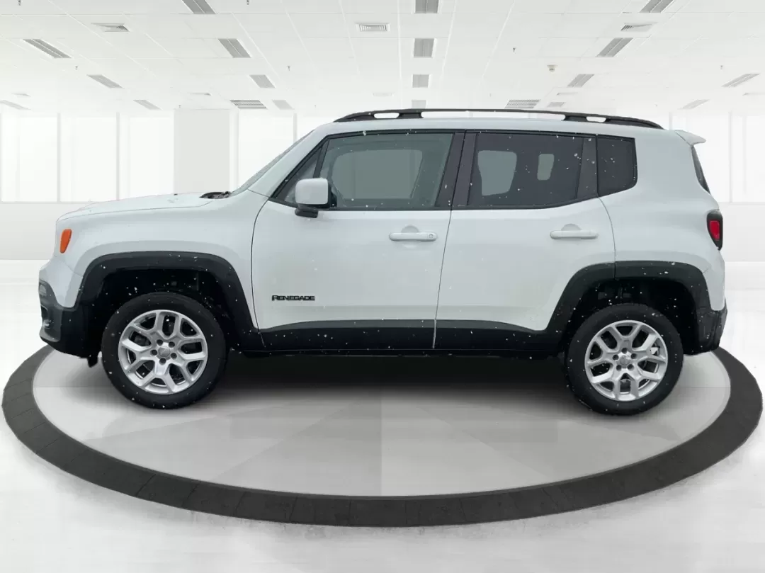 2015 Jeep Renegade Latitude (ZACCJBBT4FP) with an 2.4L L4 engine, 6-Speed Manual transmission, located at 1230 East Main St, Xenia, OH, 45385, (937) 908-9800, 39.688026, -83.910172 - Ready for a life that doesn't stop when the pavement ends? This 2015 Jeep Renegade Latitude 4WD in Alpine White is built for the Xenia lifestyle-weekday commutes down US-35, quick runs to grocery stores near downtown, and spontaneous weekend getaways to Caesar Creek State Park or John Bryan State Pa - Photo#5