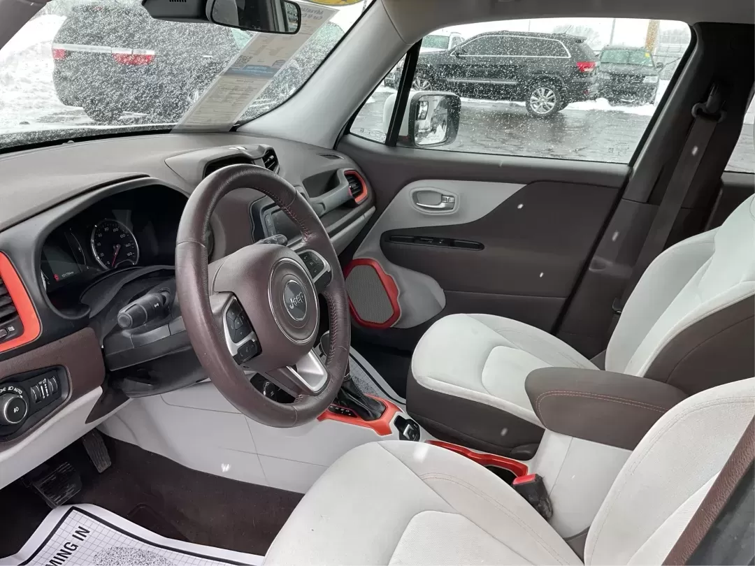 2015 Jeep Renegade Latitude (ZACCJBBT4FP) with an 2.4L L4 engine, 6-Speed Manual transmission, located at 1230 East Main St, Xenia, OH, 45385, (937) 908-9800, 39.688026, -83.910172 - Ready for a life that doesn't stop when the pavement ends? This 2015 Jeep Renegade Latitude 4WD in Alpine White is built for the Xenia lifestyle-weekday commutes down US-35, quick runs to grocery stores near downtown, and spontaneous weekend getaways to Caesar Creek State Park or John Bryan State Pa - Photo#9