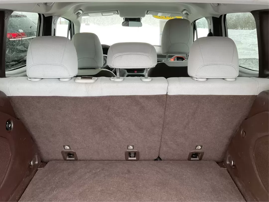 2015 Jeep Renegade Latitude (ZACCJBBT4FP) with an 2.4L L4 engine, 6-Speed Manual transmission, located at 1230 East Main St, Xenia, OH, 45385, (937) 908-9800, 39.688026, -83.910172 - Ready for a life that doesn't stop when the pavement ends? This 2015 Jeep Renegade Latitude 4WD in Alpine White is built for the Xenia lifestyle-weekday commutes down US-35, quick runs to grocery stores near downtown, and spontaneous weekend getaways to Caesar Creek State Park or John Bryan State Pa - Photo#12