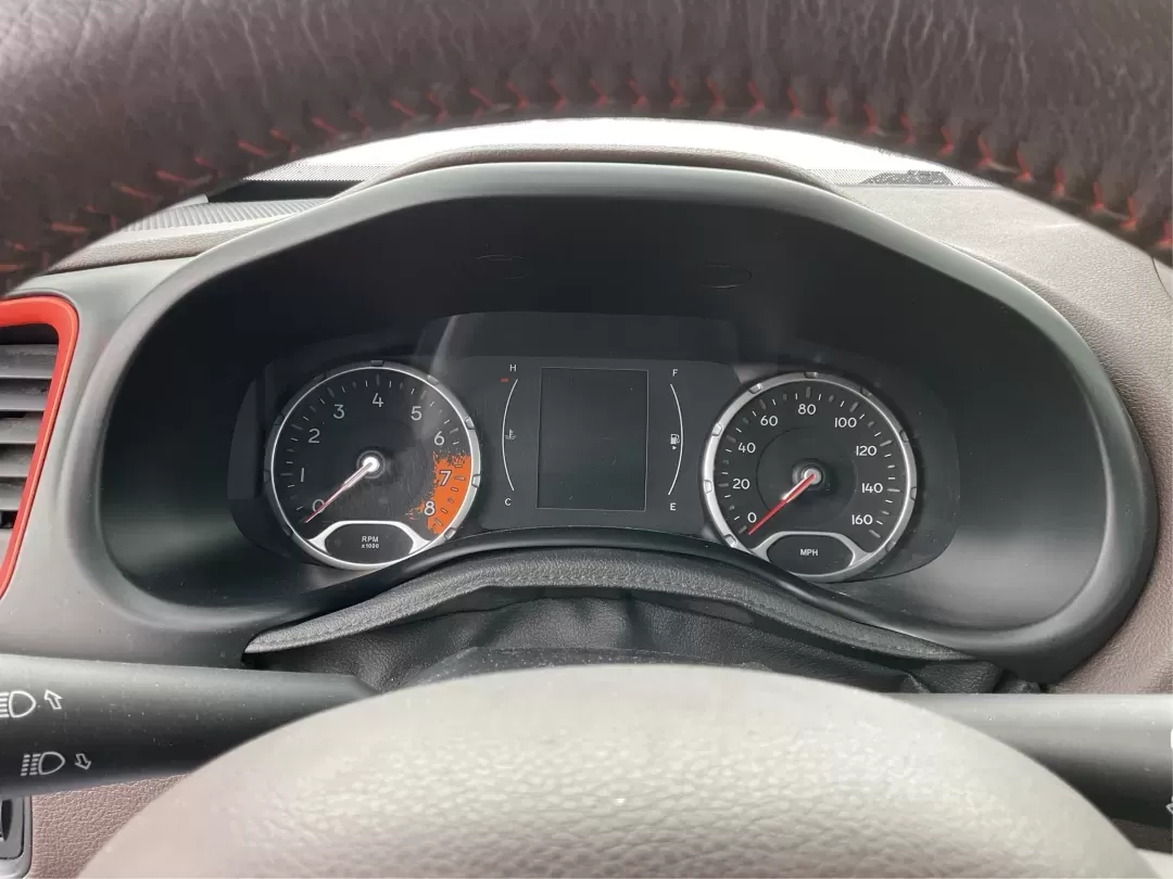 2015 Jeep Renegade Latitude (ZACCJBBT4FP) with an 2.4L L4 engine, 6-Speed Manual transmission, located at 1230 East Main St, Xenia, OH, 45385, (937) 908-9800, 39.688026, -83.910172 - Ready for a life that doesn't stop when the pavement ends? This 2015 Jeep Renegade Latitude 4WD in Alpine White is built for the Xenia lifestyle-weekday commutes down US-35, quick runs to grocery stores near downtown, and spontaneous weekend getaways to Caesar Creek State Park or John Bryan State Pa - Photo#15