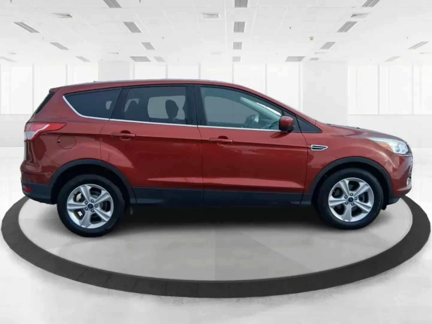 2016 Ford Escape SE (1FMCU0G71GU) with an 2.5L L4 DOHC 16V engine, 6-Speed Automatic transmission, located at 401 Woodman Dr, Riverside, OH, 45431, (937) 908-9800, 39.760899, -84.123421 - Need an SUV that can handle school drop-offs, I675 commutes, and spontaneous weekend getaways to Carillon Historical Park or a day at the National Museum of the U.S. Air Force? This 2016 Ford Escape SE in eye-catching Sunset is built for real-life schedules-easy to park, comfortable for longer drive - Photo#1